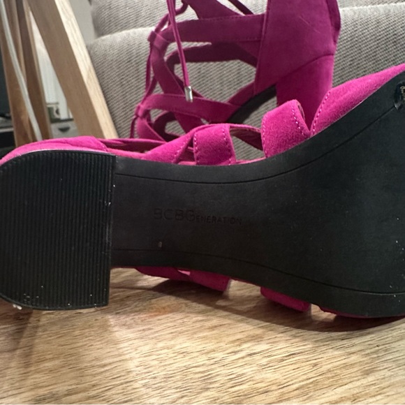 BCBG suede block heel - Picture 5 of 5